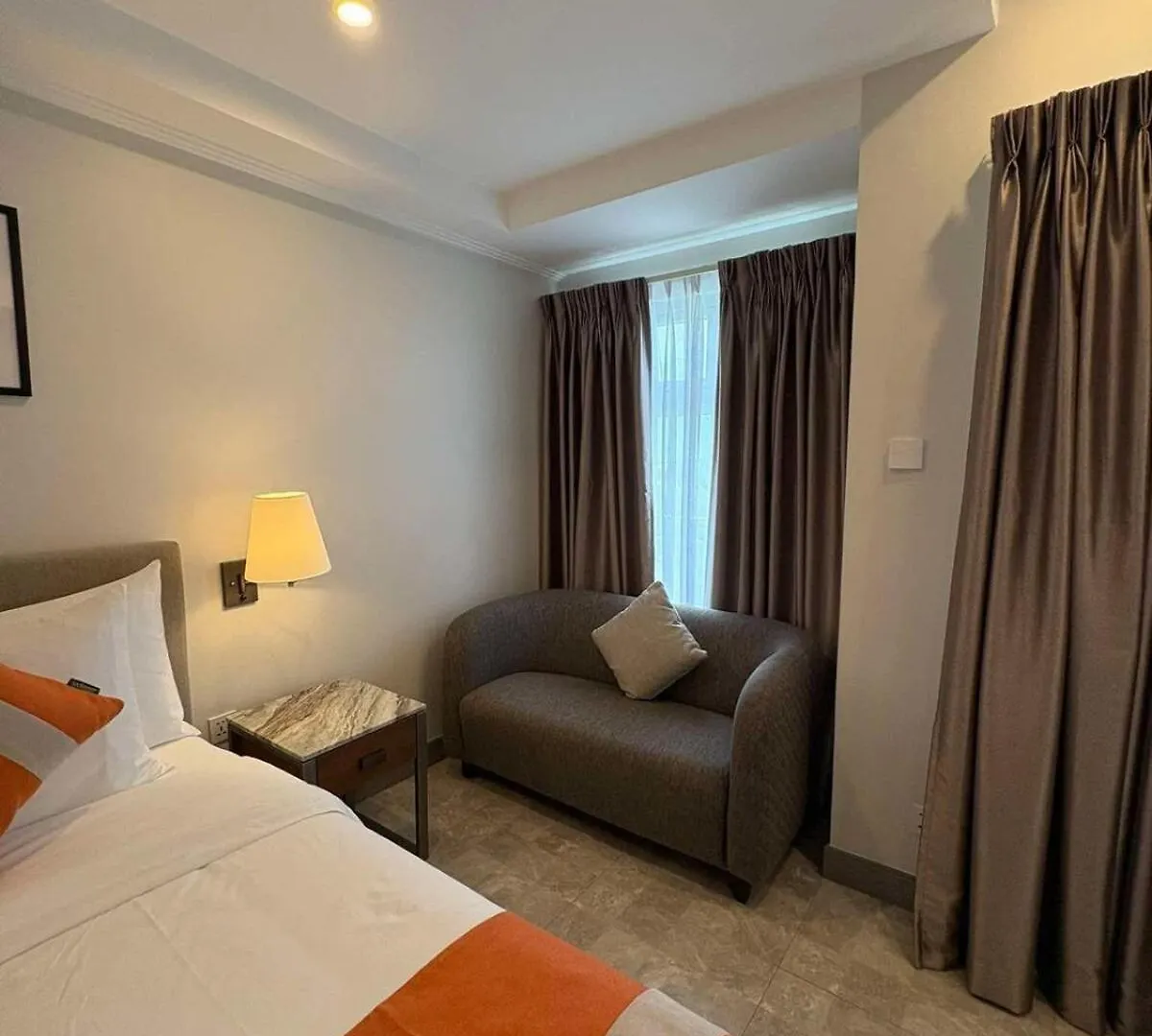 Sheryll Escapes - La Grande Phase 2, Grand Studio 524 With Balcony, Wifi & Netflix Angeles